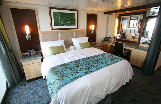 Oasis of the Seas grand-suite-bedroom